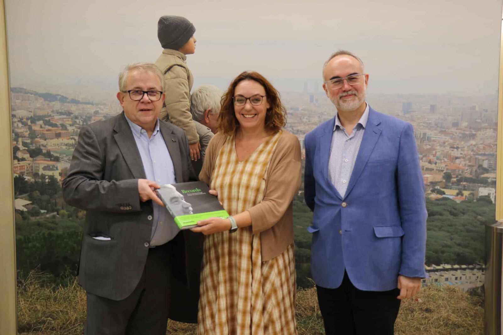 El presidente del Colegio de Médicos de Barcelona, Jaume Padrós Selma, y su tesorero, Lluís Esteve Balagué, visitan la Fundació Pasqual Maragall